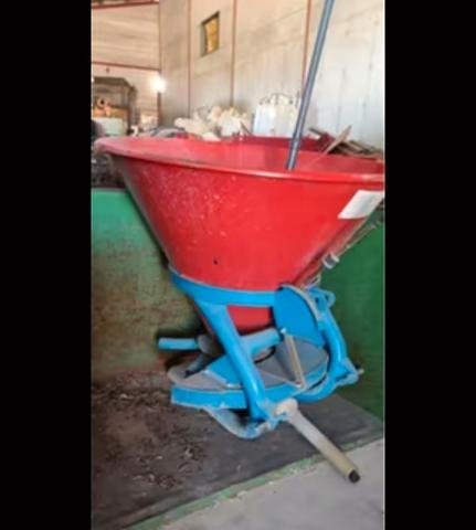 ABONADORA AGUIRRE DE 600 KG