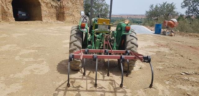 TRACTOR