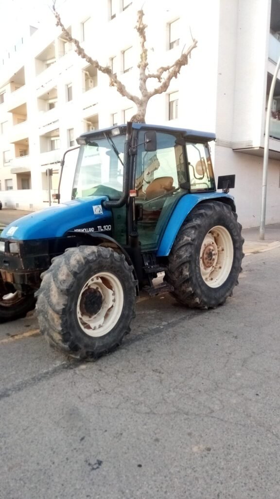 NEW HOLLAND TL 100 foto 2