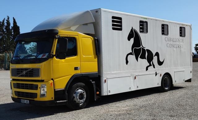 VOLVO TRANSPORTE DE CABALLOS – FM 12