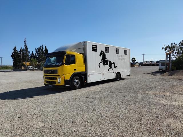 VOLVO TRANSPORTE DE CABALLOS – FM 12