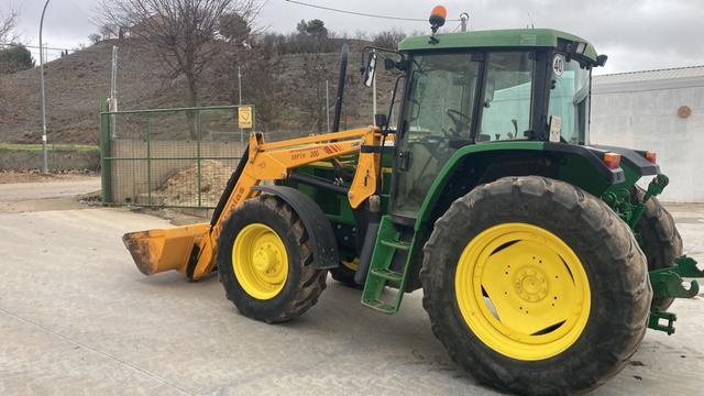 JOHN DEERE – 6610