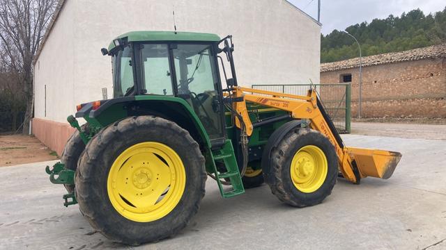 JOHN DEERE – 6610