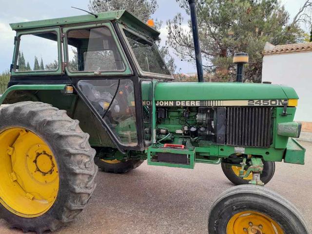 JOHN DEERE – 2450