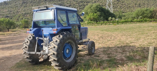 Tractor EBRO 6070 en perfecto estado