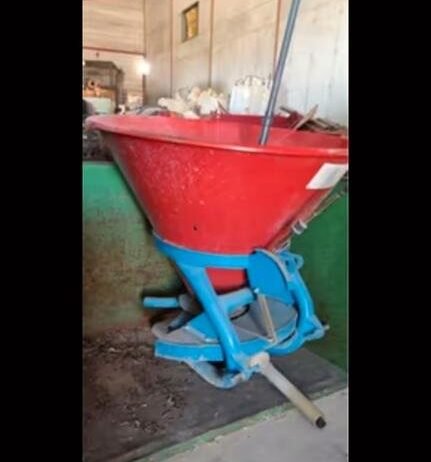 ABONADORA AGUIRRE DE 600 KG