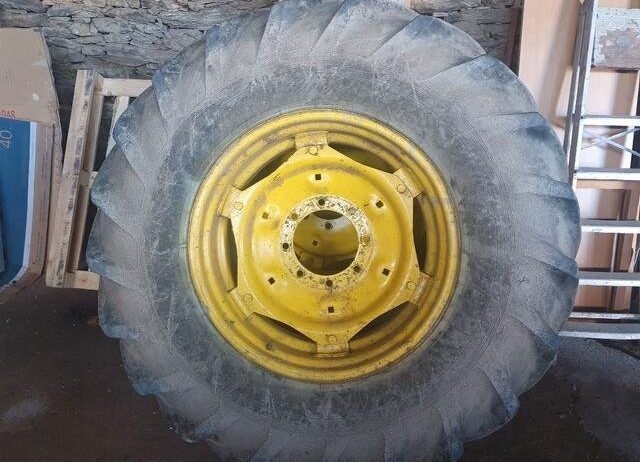 RUEDAS 18,4 15/30