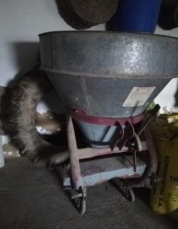 VENDO ABONADORA